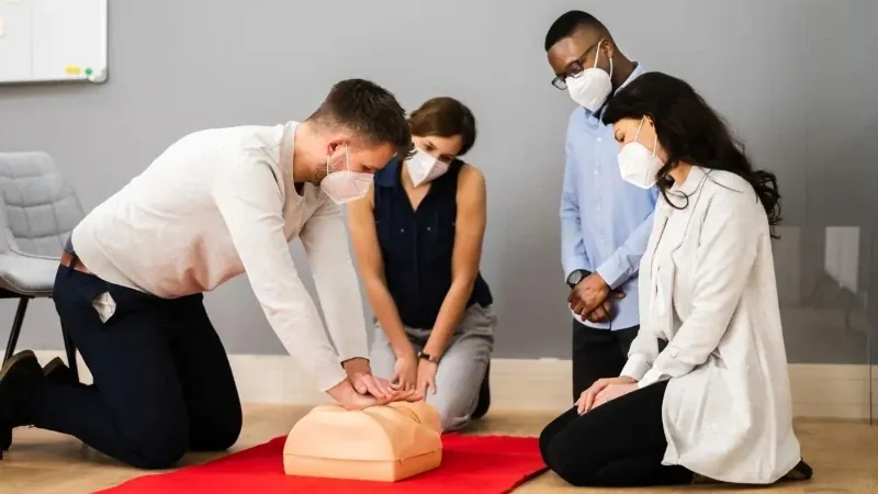 Emergency First Aid course: CPR and AED Level C blended training